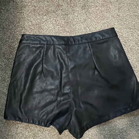 H&M leather short size 8 - Picture 2 of 3